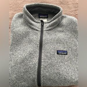 Patagonia zip up fleece. Men’s size M. Heather gray. Used but good condition.
